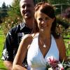 Milwaukie Rose Garden wedding couple 